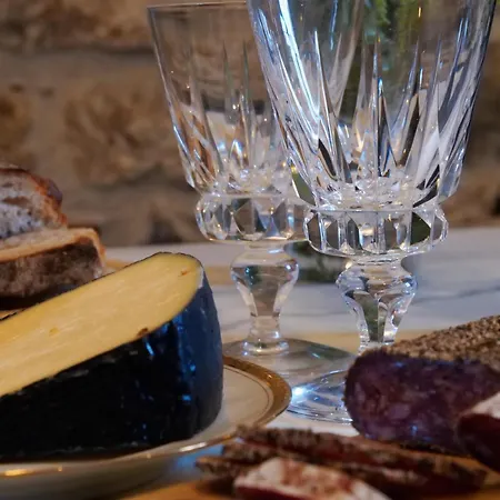 Au Moulin D'izaourt