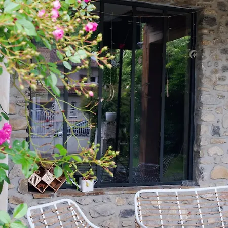 Au Moulin D'izaourt Bed and Breakfast